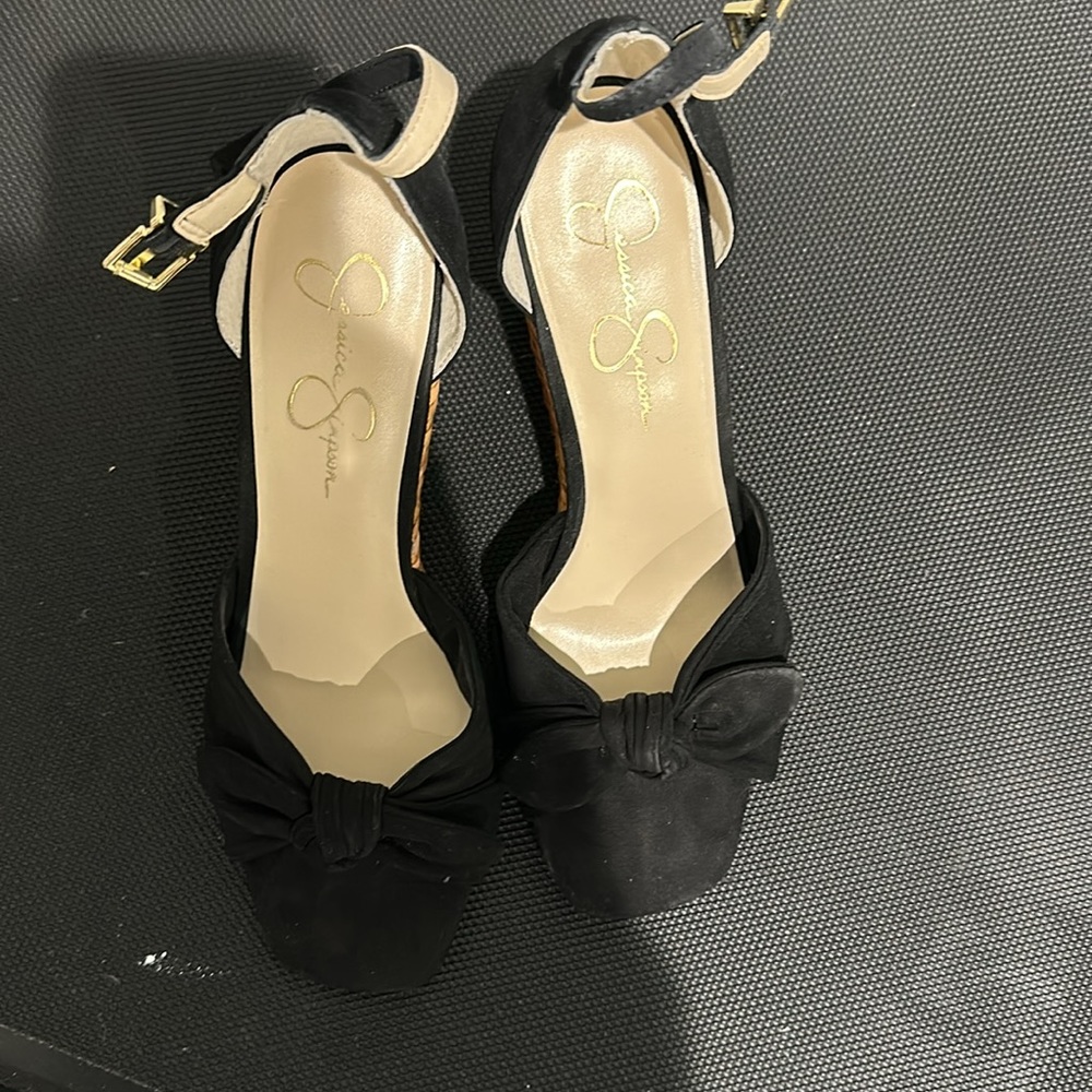 Jessica Simpson Bow Wedges - Picture 2 of 4